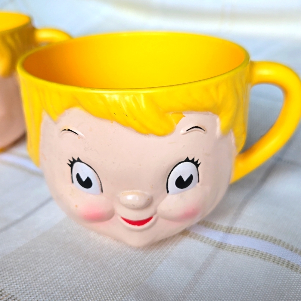 VNTG 1970s Campbell Kids Soup Set Plastic Dolly Dingle Cups - Picture 3 of 12